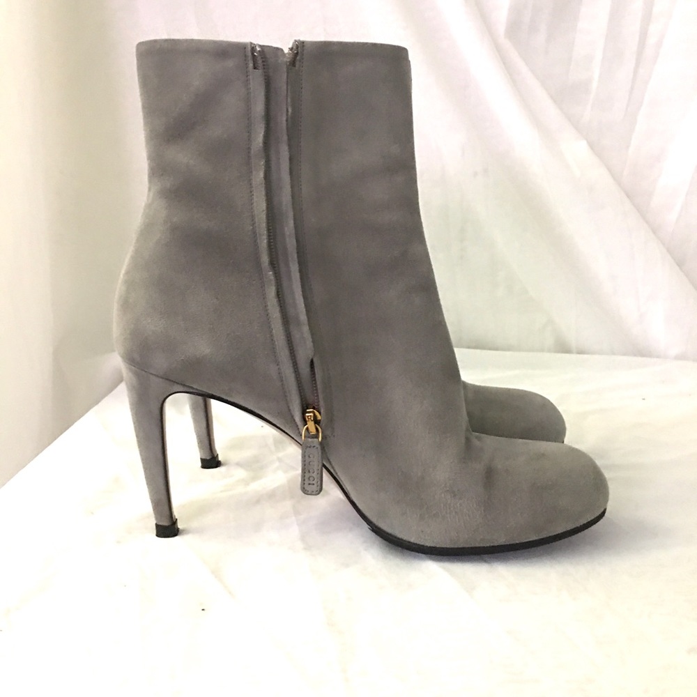 Women’s size 9 light grey Gucci shoes